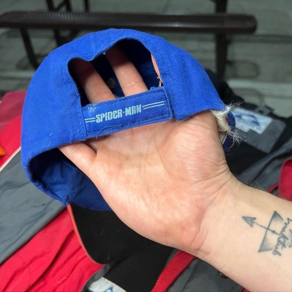 Spider-Man Marvel hat - Picture 4 of 4